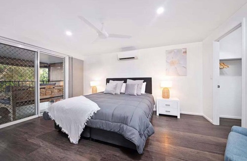 Yeppoon House | SeaBreeze On Todd - Absolute beachfront with private pool