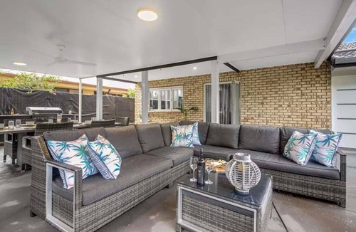 Yeppoon House | SeaBreeze On Todd - Absolute beachfront with private pool