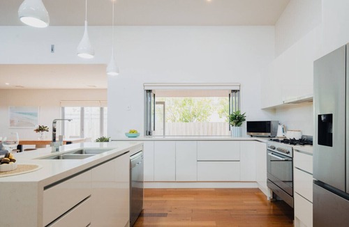 Torquay House | Seabreeze Pacific Drive - Torquay - Sleeps 11!