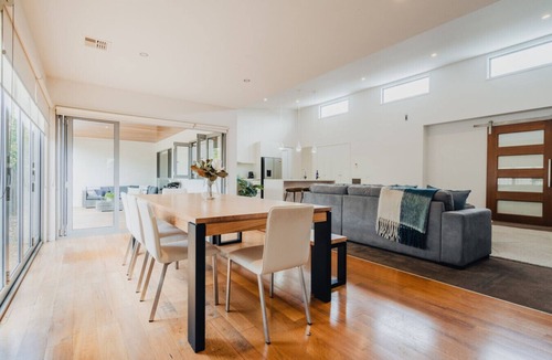 Torquay House | Seabreeze Pacific Drive - Torquay - Sleeps 11!