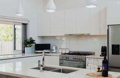 Torquay House | Seabreeze Pacific Drive - Torquay - Sleeps 11!