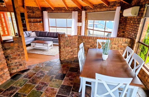 Sulphur Creek House | Seabreeze Retreat by the Beach
