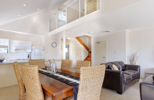 Hawks Nest Apartment | Seachange Apartment 3