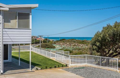 Guilderton House | Seaclusion Cottage - Modern renovated beach house