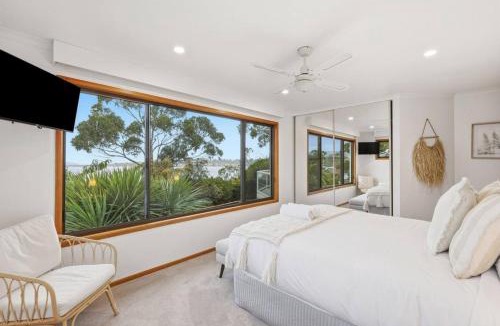 Lewisham House | Seagrass Coastal Retreat with direct beach access