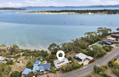 Lewisham House | Seagrass Coastal Retreat with direct beach access