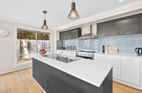Torquay House | Seahaze Retreat | Spacious Family Coastal Haven