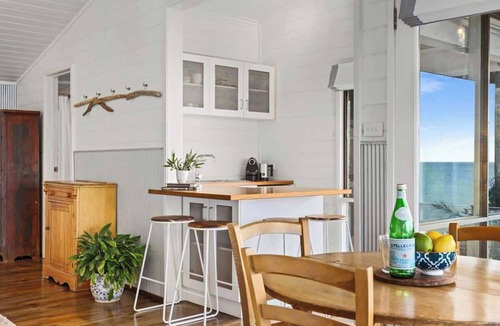 Mornington Apartment | Seahouse Studio - Private Beach Access, Pets