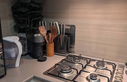 Kilburn Apartment | Seamless Comfort: Guest Room in Shared Modern Apartment
