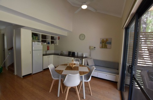 Preston Beach Ski Chalet | ‘SeaRenity’ Preston Beach, 2-bedroom chalet