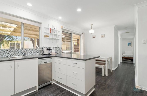Lancelin House | Seas The Day- Coastal Comfort & Spacious Living!