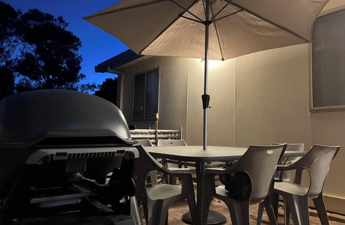 Preston Beach House | 'Seas the Day' Preston Beach | Pet Friendly | Sleeps 6 | 500m to the beach!