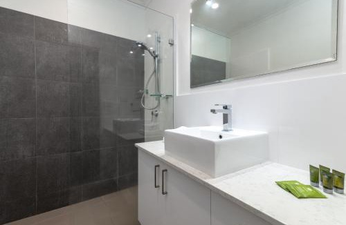 Port Douglas Villa | Seascape Holidays at Reef Terraces on St Crispins