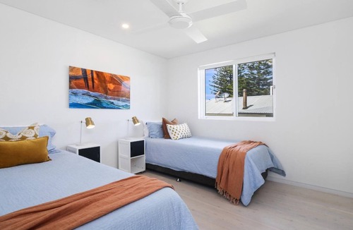 North Avoca House | SEASHORE | Beachfront, Ocean Views, WiFi | Accom Holidays
