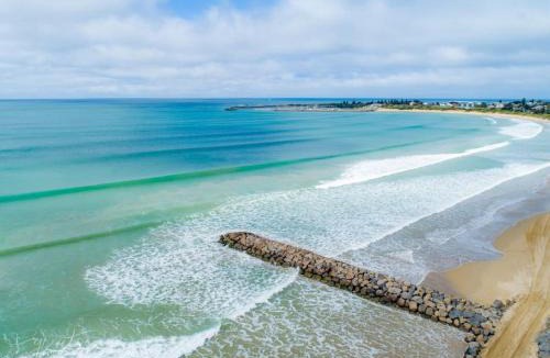 Apollo Bay House | SEASIDE 7 - Steps from the beach