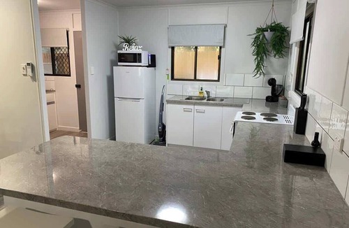 Slade Point Apartment | Seaside Breezes, Short Walk to Beachside Park