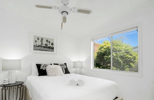 Greenwell Point House | Seaside Cottage Retreat - Pet Friendly Stay!