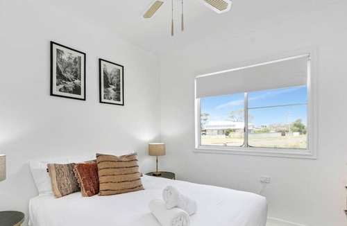 Greenwell Point House | Seaside Cottage Retreat - Pet Friendly Stay!