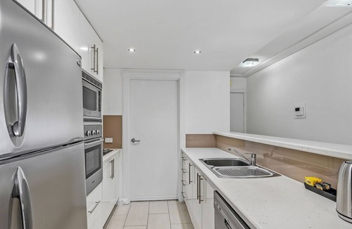 The Entrance Apartment | Seaside Escape with Pool & Ocean Views