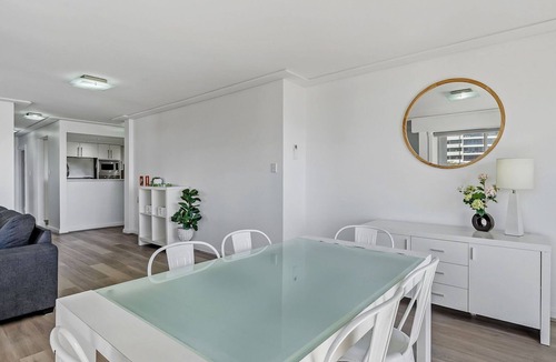 The Entrance Apartment | Seaside Escape with Pool & Ocean Views