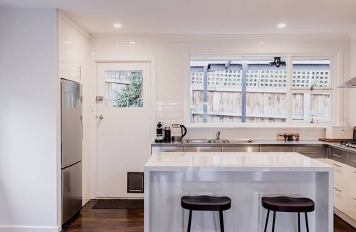 Taroona House | Seaside home with nearby beach access