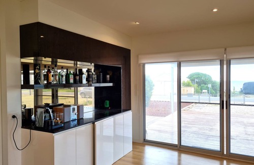 Muloowurtie Hotel | Seaside Retreat, Black Point