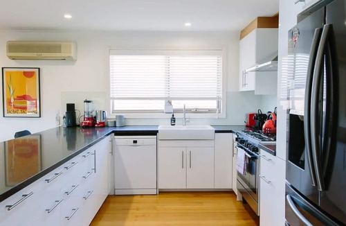Clifton Springs House | Seaside Serenity Charming House with Ocean Views