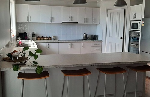Green Head Apartment | Seaside Stay Green Head, 7 Hodgson Parkway