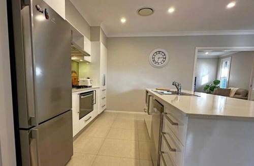 Caves Beach House | Seaspray - Beach and Pool access!