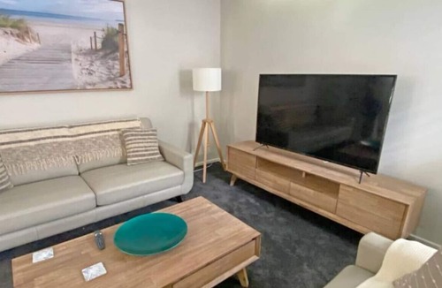 Caves Beach House | Seaspray - Beach and Pool access!