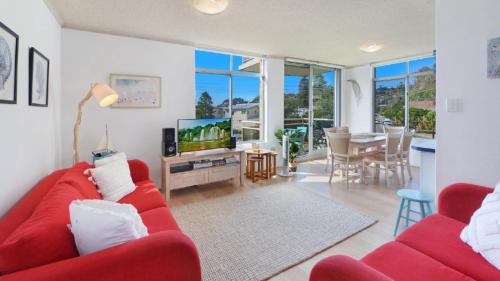 Avoca Beach House | Seaview 7 - Prime Position Beachside Holiday