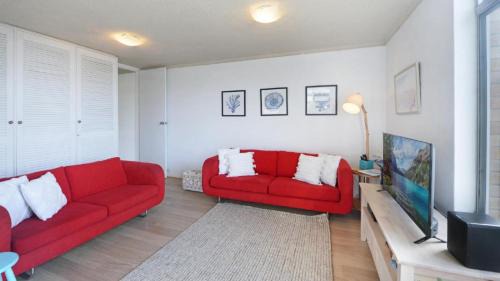 Avoca Beach House | Seaview 7 - Prime Position Beachside Holiday