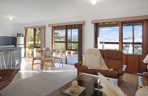 Lorne House | Seaview Cottage