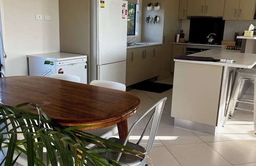Scott House | Seaview Escape - 3 bedrooms, sleeps 7