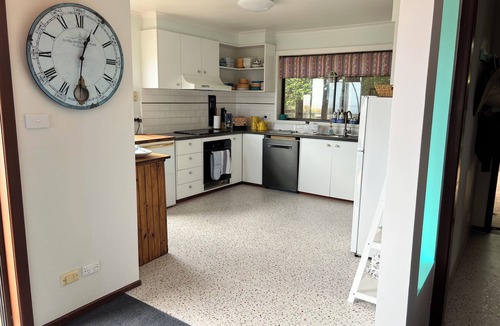 Portarlington House | Seaview Retreat. No pets allowed