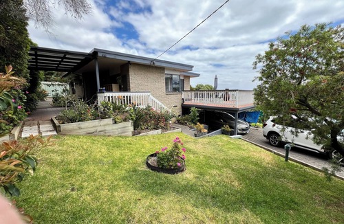 Portarlington House | Seaview Retreat. No pets allowed