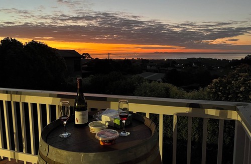 Portarlington House | Seaview Retreat. No pets allowed