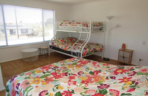 Tiddy Widdy Beach House | Seaview Retreat