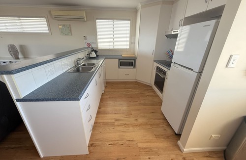Dalrymple House | Seaviews at Stansbury - Modern and spacious! Off Peak special available!