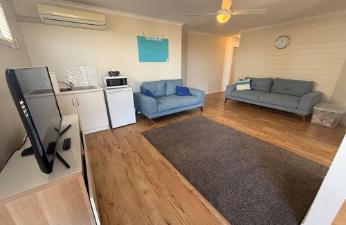 Dalrymple House | Seaviews at Stansbury - Modern and spacious! Off Peak special available!