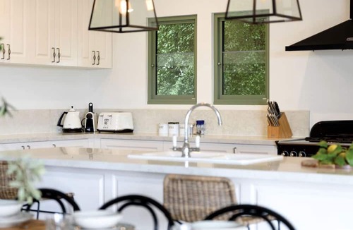Musk Villa | Secluded Villa with Barbecue, Fireplace and Lake Access in Musk, Victoria