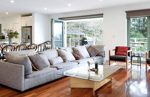 Musk Villa | Secluded Villa with Barbecue, Fireplace and Lake Access in Musk, Victoria