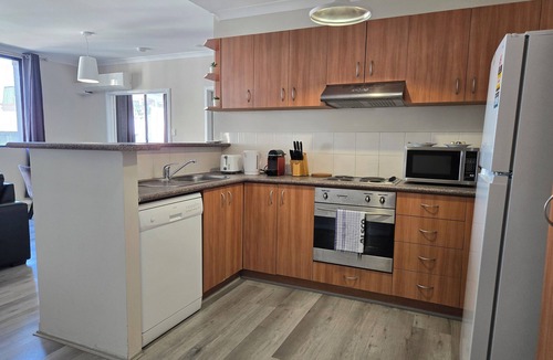 East Perth Apartment | Secured parking. Close to CBD, Casino, Optus Std/WACA, Elizabeth Qy, Northbridge