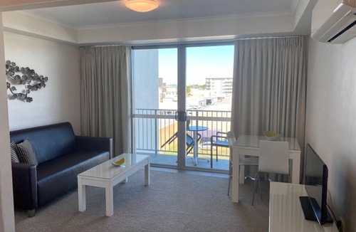 Mackay Apartment | Self Check in Apartment With Pool and Gym
