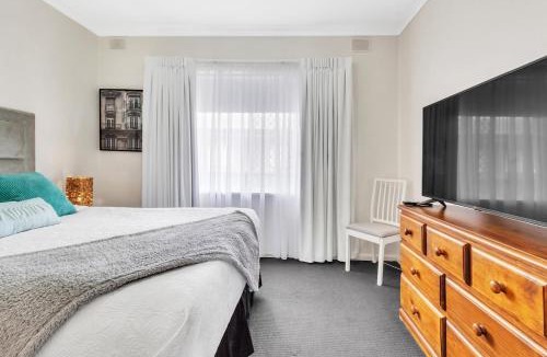 Semaphore Apartment | Semaphore's Seaside Retreat