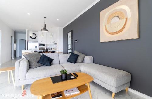Rapid Creek Apartment | Sensational Sunsets Ocean Views from Top Floor