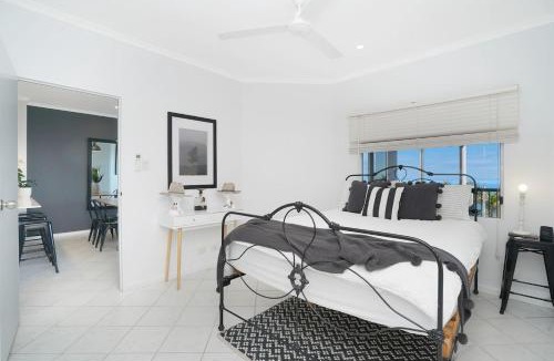 Rapid Creek Apartment | Sensational Sunsets Ocean Views from Top Floor