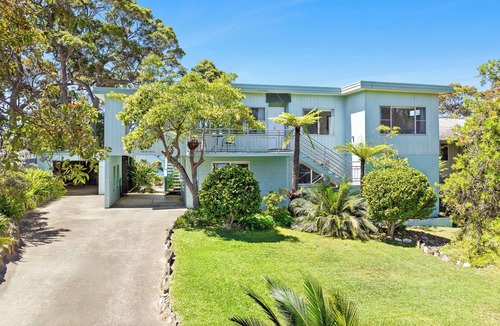 Denhams Beach House | Serendipity - Oceanfront family holiday home on Denhams Beach