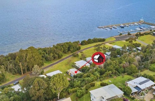Metung House | Serene 4BR Holiday Home by the Bay