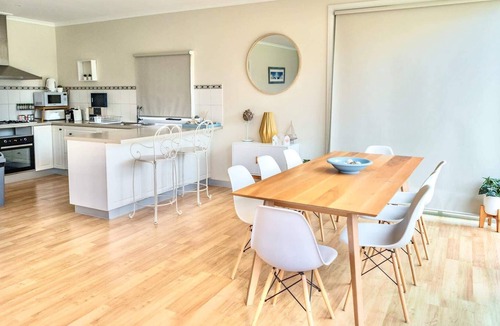 Metung House | Serene 4BR Holiday Home by the Bay